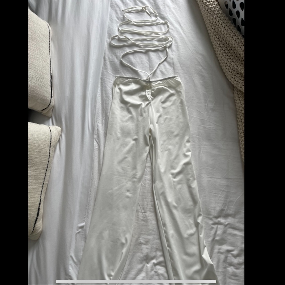 Trendy tie up white flare leg pants - size L